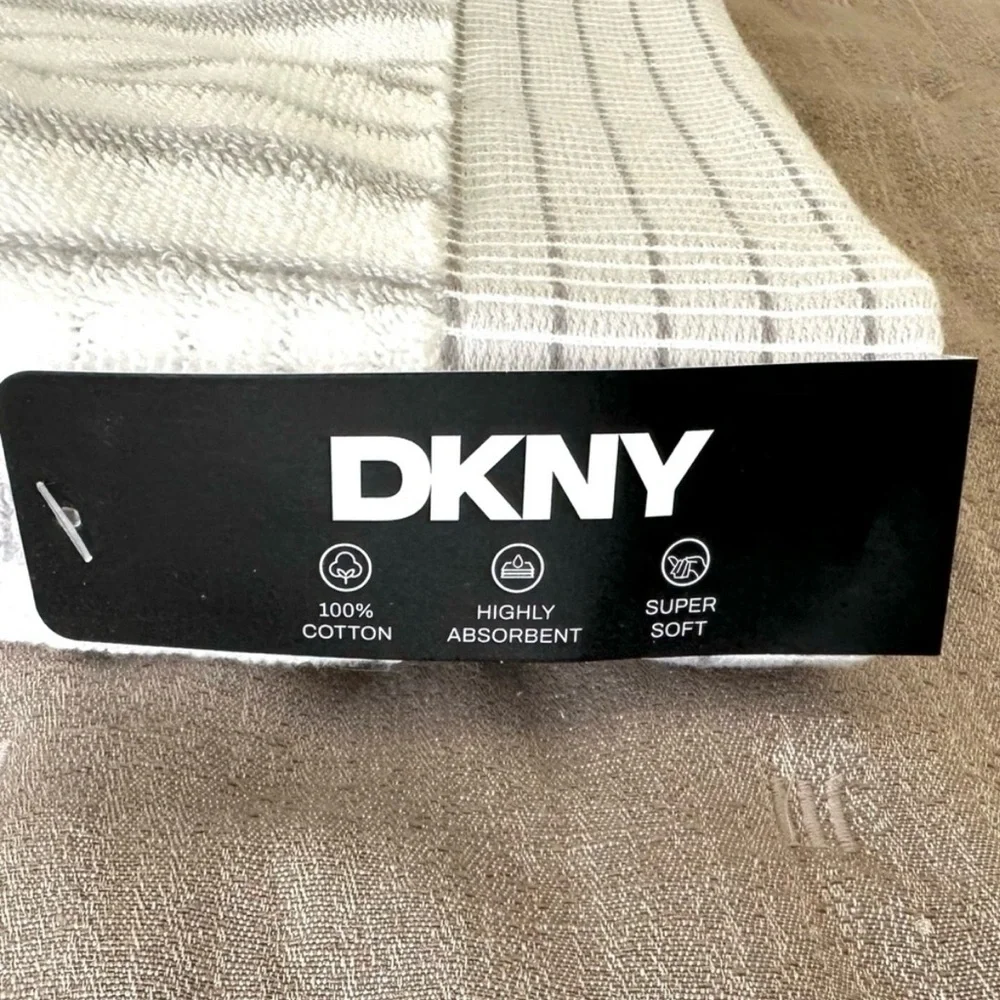 DKNY Cotton Bath Towels Set of 2 Gray & White Stripes NEW